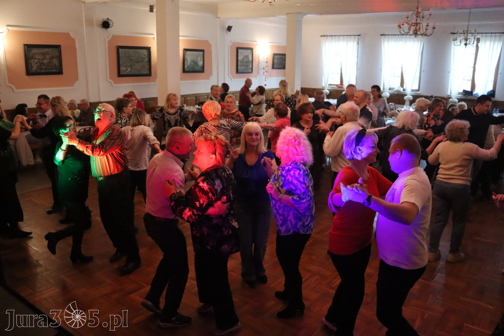 Fotorelacja: Wiosenna Potańcówka z DJ-em w Pałacyku nad Wartą w Zawierciu