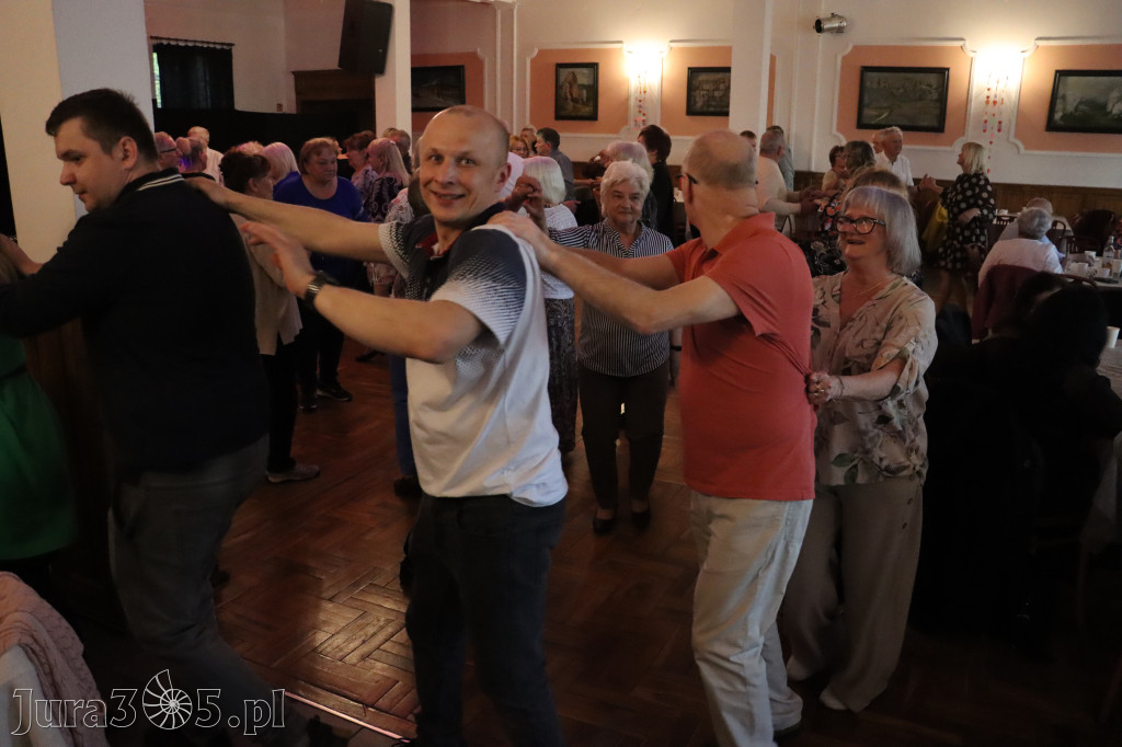 Fotorelacja: Wiosenna Potańcówka z DJ-em w Pałacyku nad Wartą w Zawierciu