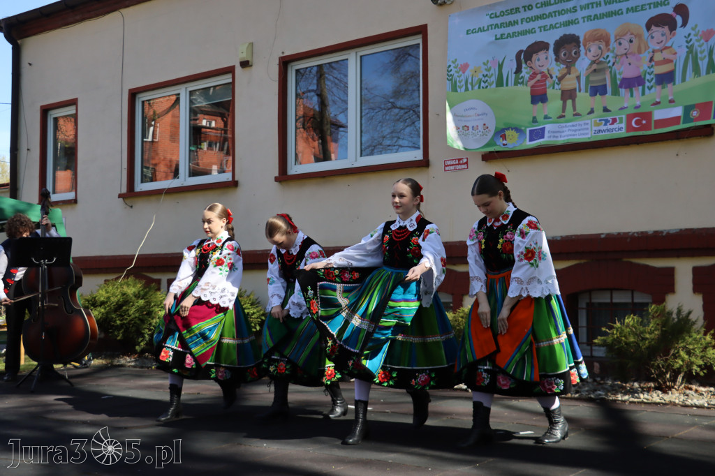 Fotorelacja: Powitanie partnerów projektu Erasmus+ w przedszkolu nr 1 w Zawierciu