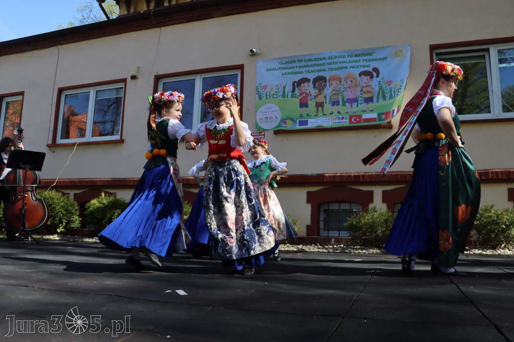 Fotorelacja: Powitanie partnerów projektu Erasmus+ w przedszkolu nr 1 w Zawierciu
