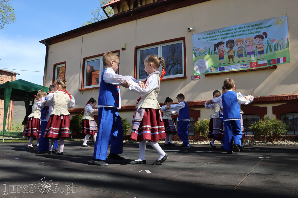 Fotorelacja: Powitanie partnerów projektu Erasmus+ w przedszkolu nr 1 w Zawierciu