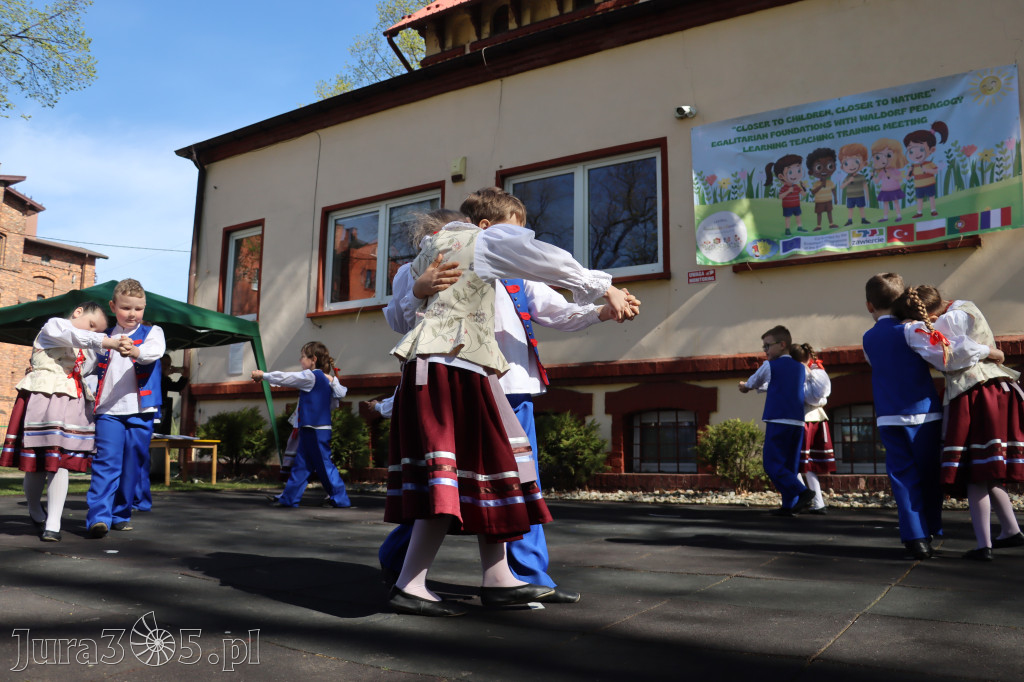 Fotorelacja: Powitanie partnerów projektu Erasmus+ w przedszkolu nr 1 w Zawierciu