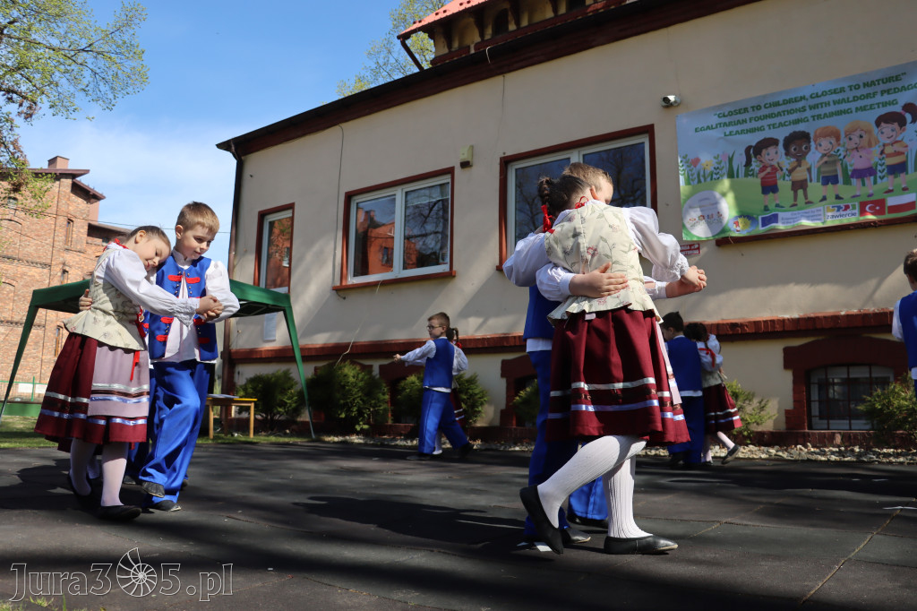 Fotorelacja: Powitanie partnerów projektu Erasmus+ w przedszkolu nr 1 w Zawierciu