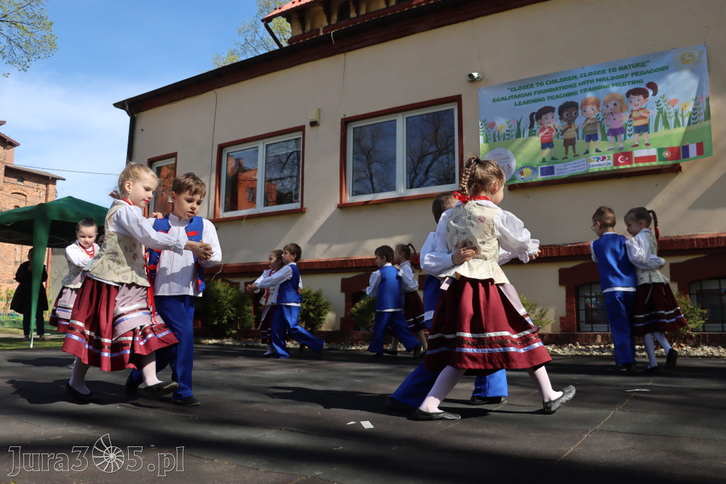 Fotorelacja: Powitanie partnerów projektu Erasmus+ w przedszkolu nr 1 w Zawierciu