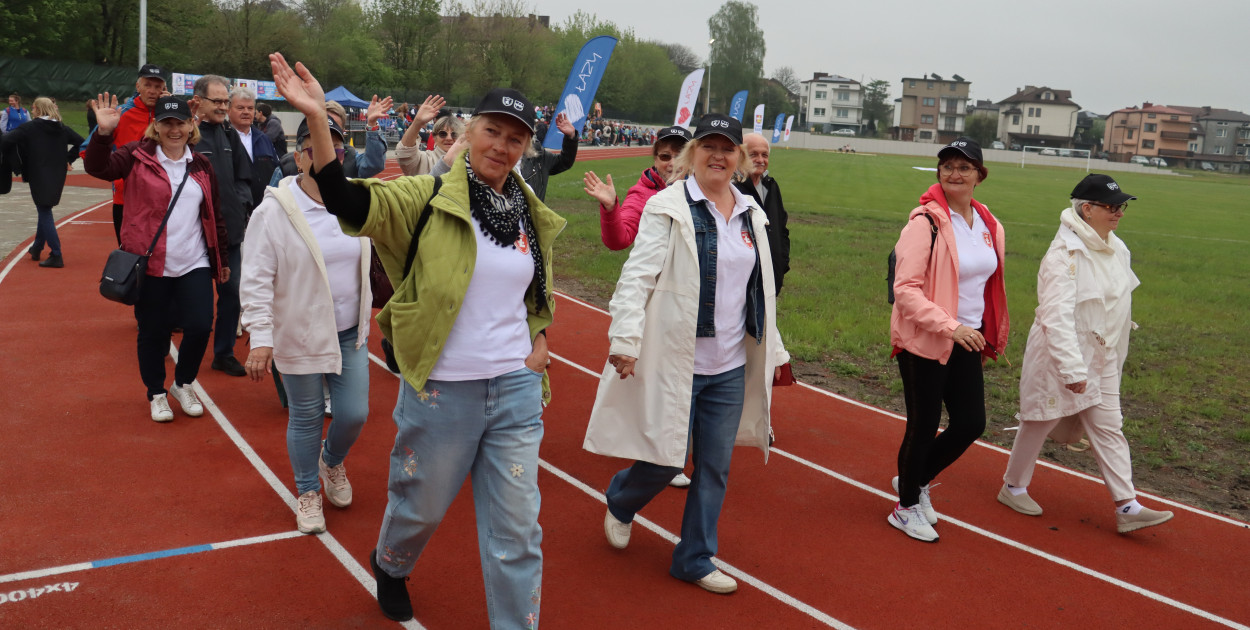 Fotorelacja: Uroczystość otwarcia stadionu miejskiego w Łazach po rewitalizacji