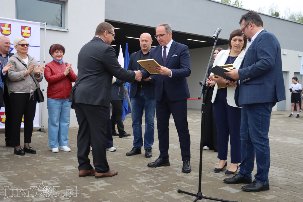 Fotorelacja: Uroczystość otwarcia stadionu miejskiego w Łazach po rewitalizacji