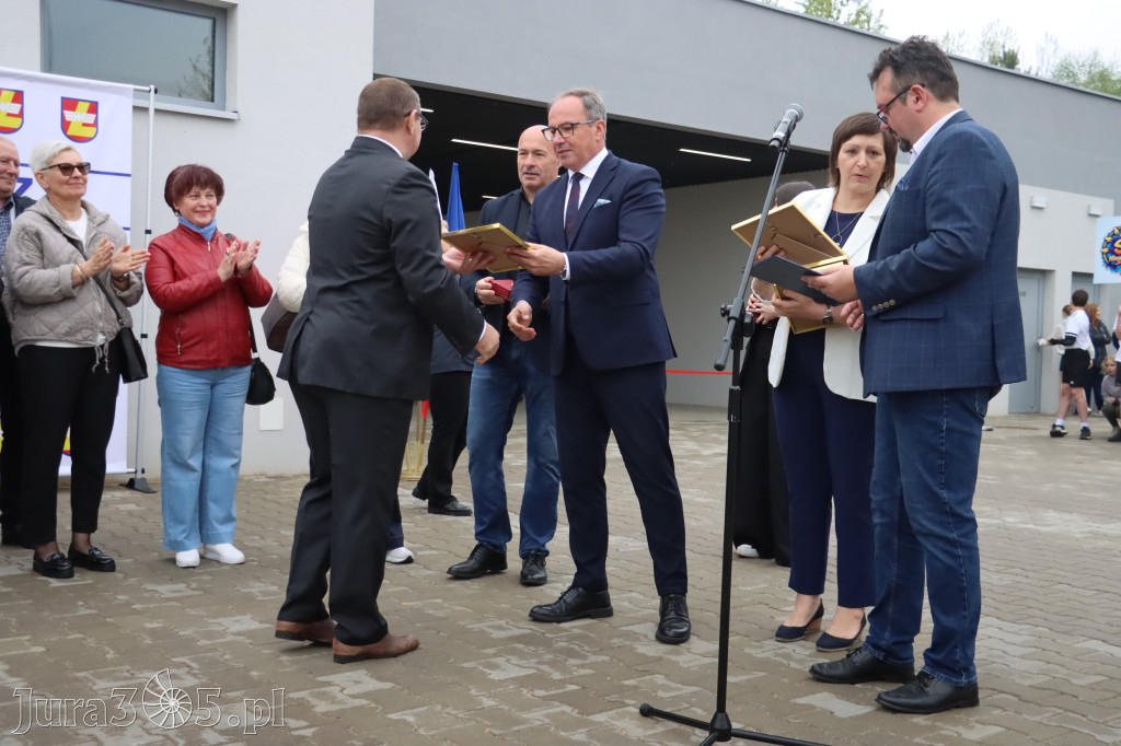 Fotorelacja: Uroczystość otwarcia stadionu miejskiego w Łazach po rewitalizacji