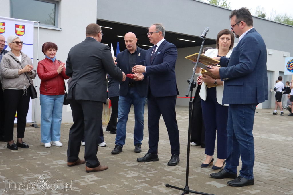 Fotorelacja: Uroczystość otwarcia stadionu miejskiego w Łazach po rewitalizacji