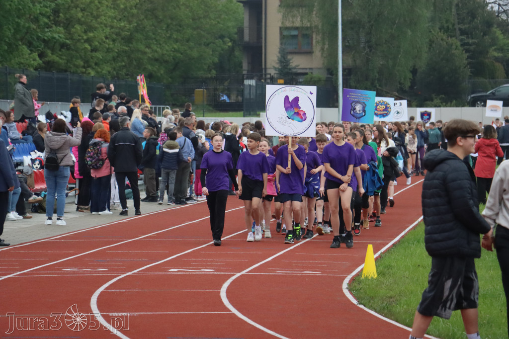 Fotorelacja: Uroczystość otwarcia stadionu miejskiego w Łazach po rewitalizacji