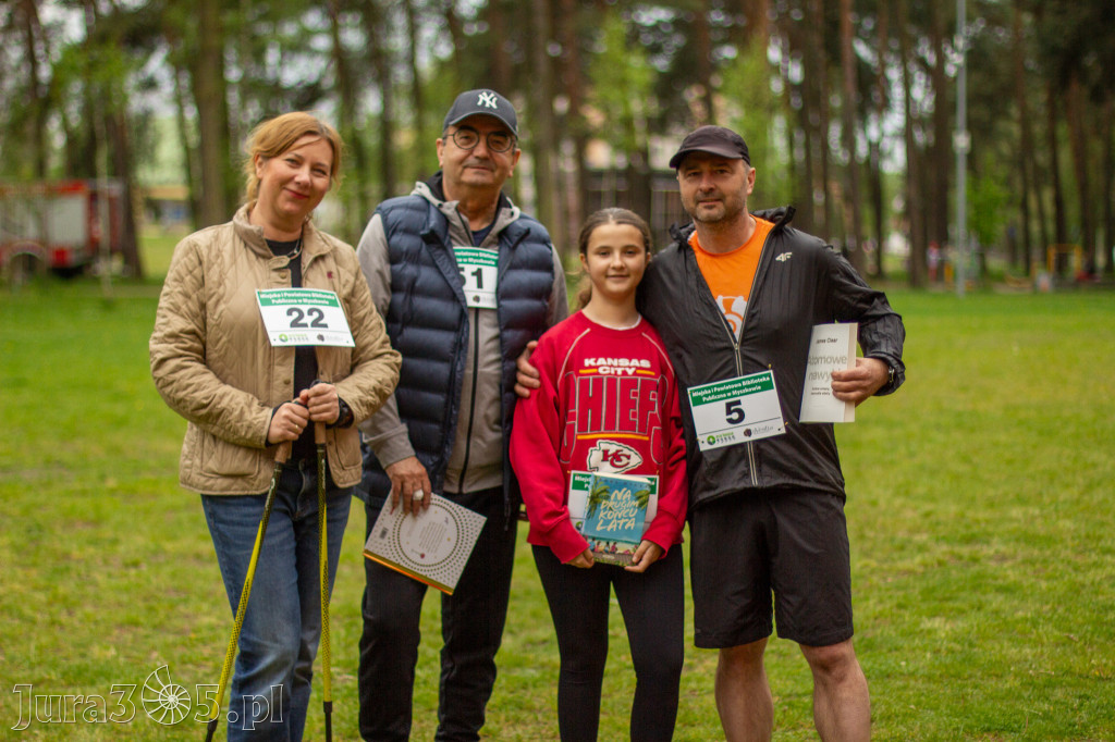 Fotorelacja: VIII Familijny Biegu z Książką w Myszkowie OCZYTANI BIEGACZE