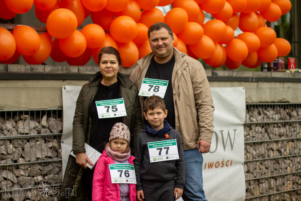 Fotorelacja: VIII Familijny Biegu z Książką w Myszkowie OCZYTANI BIEGACZE