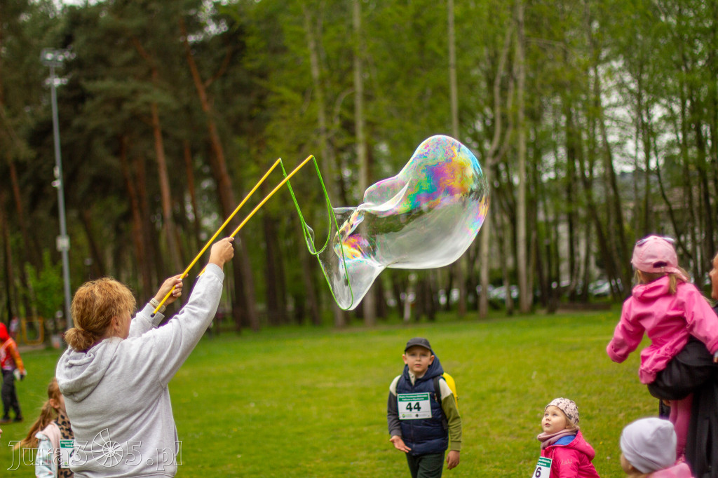Fotorelacja: VIII Familijny Biegu z Książką w Myszkowie OCZYTANI BIEGACZE