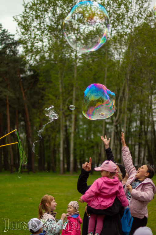 Fotorelacja: VIII Familijny Biegu z Książką w Myszkowie OCZYTANI BIEGACZE