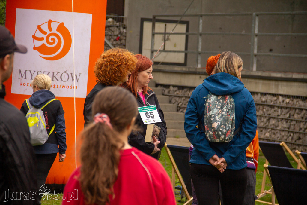 Fotorelacja: VIII Familijny Biegu z Książką w Myszkowie OCZYTANI BIEGACZE