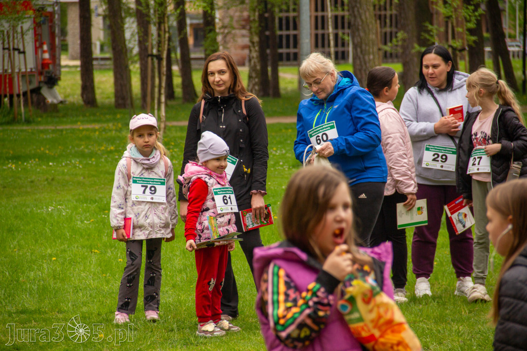 Fotorelacja: VIII Familijny Biegu z Książką w Myszkowie OCZYTANI BIEGACZE
