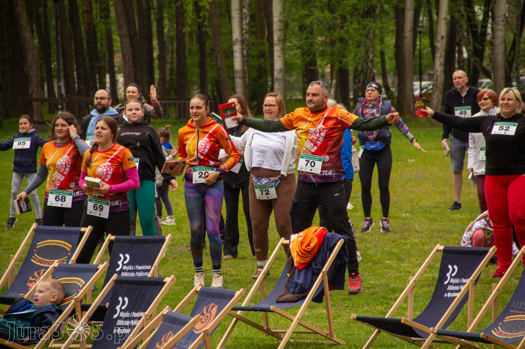 Fotorelacja: VIII Familijny Biegu z Książką w Myszkowie OCZYTANI BIEGACZE
