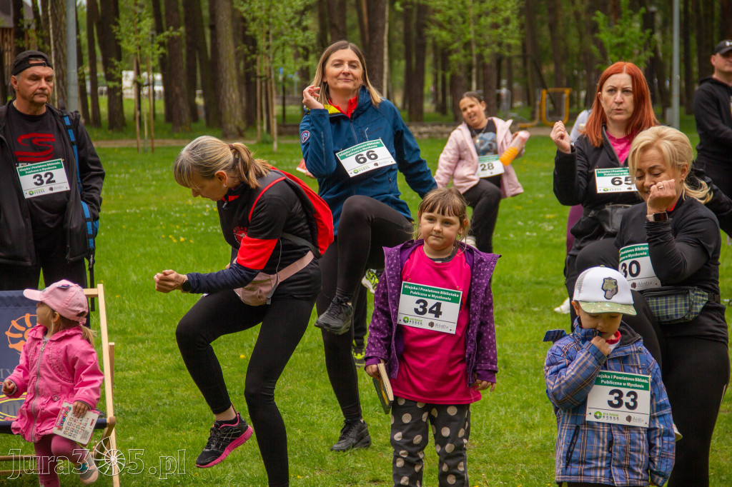 Fotorelacja: VIII Familijny Biegu z Książką w Myszkowie OCZYTANI BIEGACZE