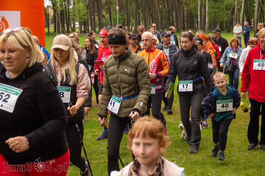 Fotorelacja: VIII Familijny Biegu z Książką w Myszkowie OCZYTANI BIEGACZE