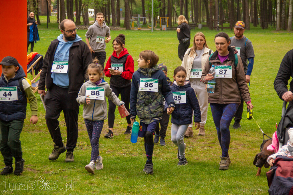 Fotorelacja: VIII Familijny Biegu z Książką w Myszkowie OCZYTANI BIEGACZE