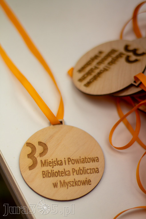 Fotorelacja: VIII Familijny Biegu z Książką w Myszkowie OCZYTANI BIEGACZE