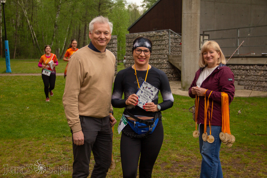 Fotorelacja: VIII Familijny Biegu z Książką w Myszkowie OCZYTANI BIEGACZE
