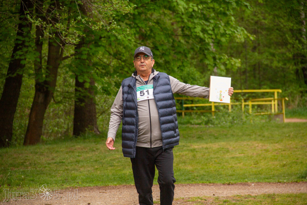 Fotorelacja: VIII Familijny Biegu z Książką w Myszkowie OCZYTANI BIEGACZE