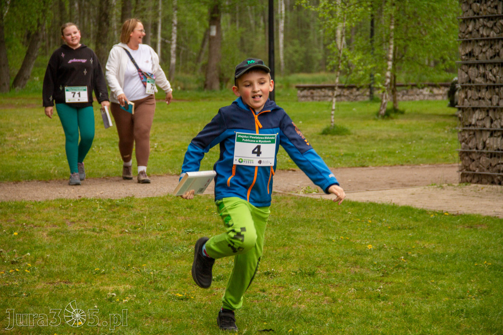 Fotorelacja: VIII Familijny Biegu z Książką w Myszkowie OCZYTANI BIEGACZE