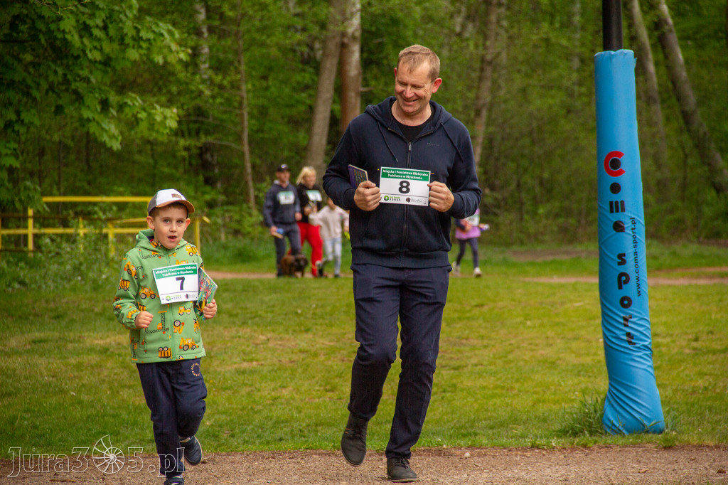 Fotorelacja: VIII Familijny Biegu z Książką w Myszkowie OCZYTANI BIEGACZE