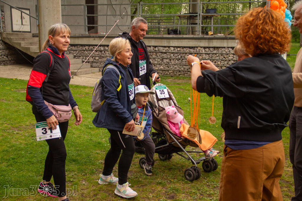 Fotorelacja: VIII Familijny Biegu z Książką w Myszkowie OCZYTANI BIEGACZE