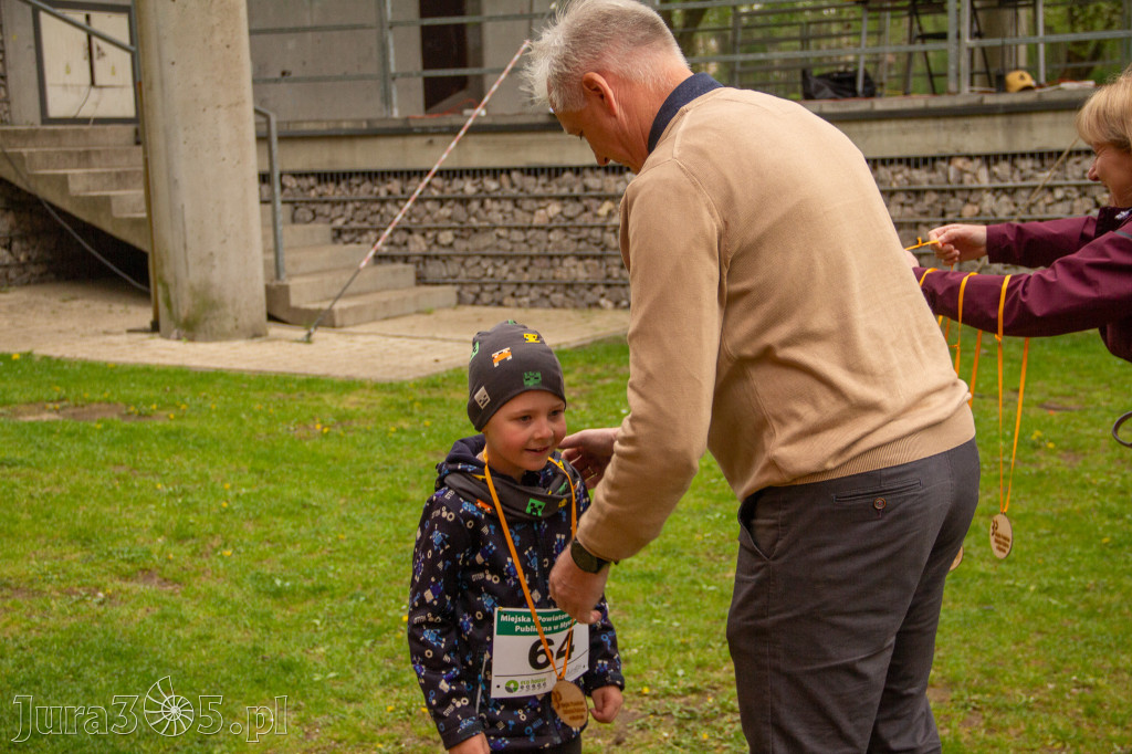 Fotorelacja: VIII Familijny Biegu z Książką w Myszkowie OCZYTANI BIEGACZE