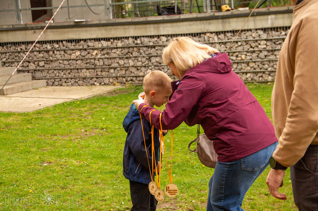 Fotorelacja: VIII Familijny Biegu z Książką w Myszkowie OCZYTANI BIEGACZE