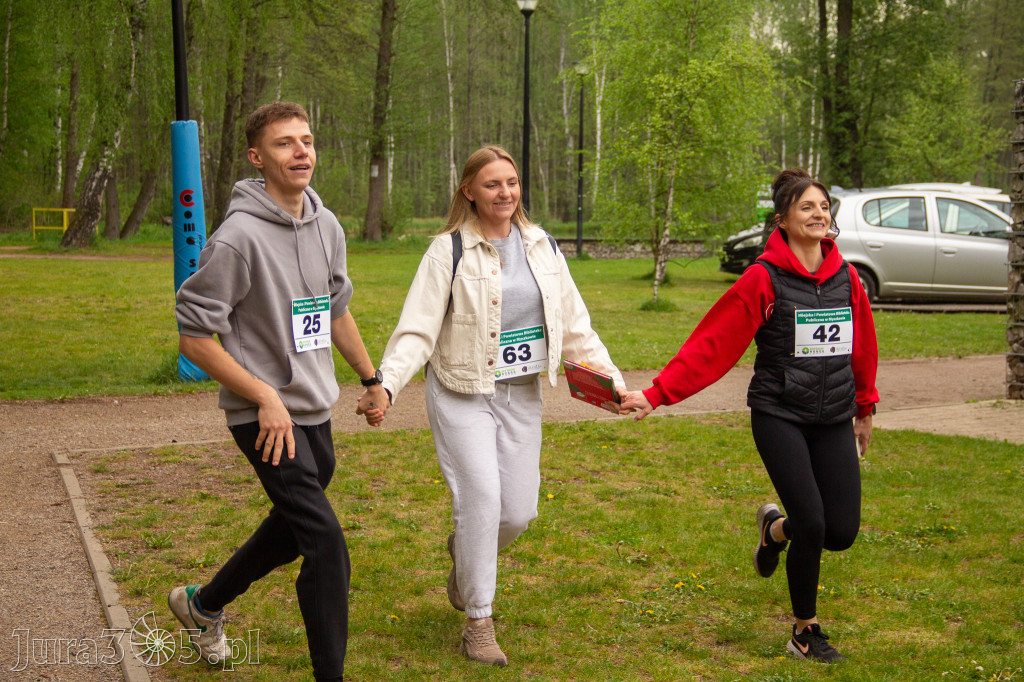 Fotorelacja: VIII Familijny Biegu z Książką w Myszkowie OCZYTANI BIEGACZE