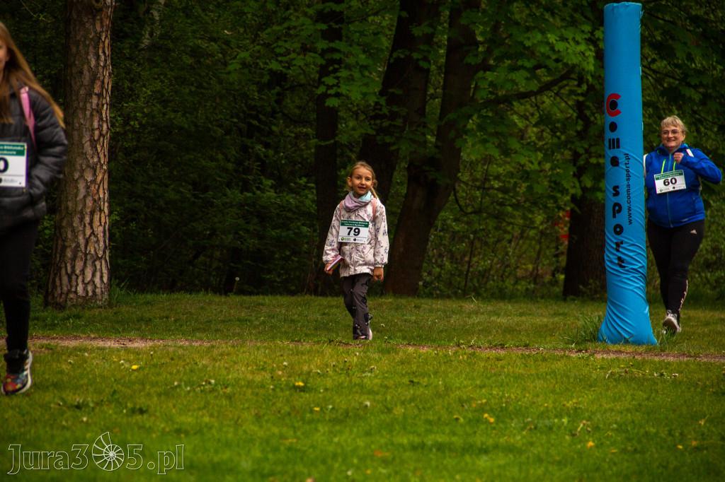 Fotorelacja: VIII Familijny Biegu z Książką w Myszkowie OCZYTANI BIEGACZE
