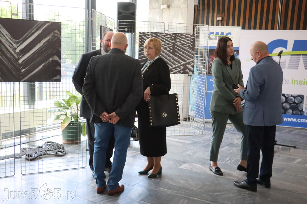 Fotorelacja: „Lato na propsie” - wernisaż wystawy w MOK Zawiercie