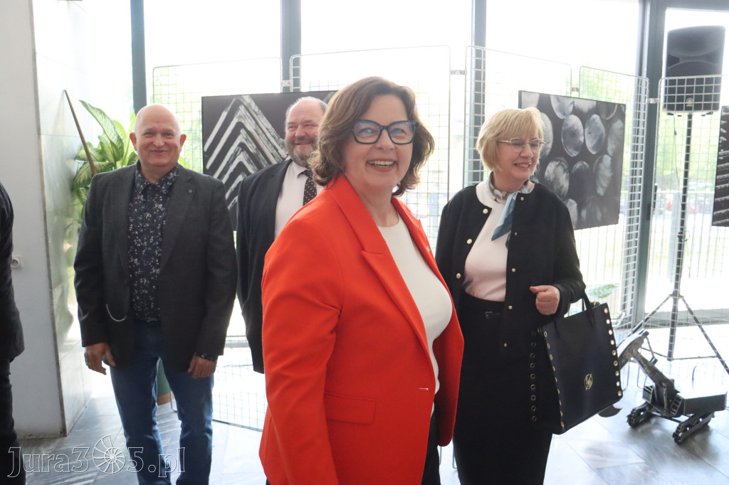 Fotorelacja: „Lato na propsie” - wernisaż wystawy w MOK Zawiercie