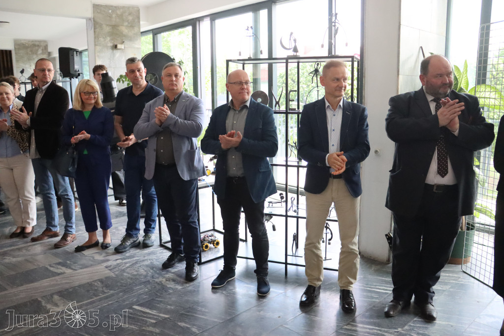 Fotorelacja: „Lato na propsie” - wernisaż wystawy w MOK Zawiercie