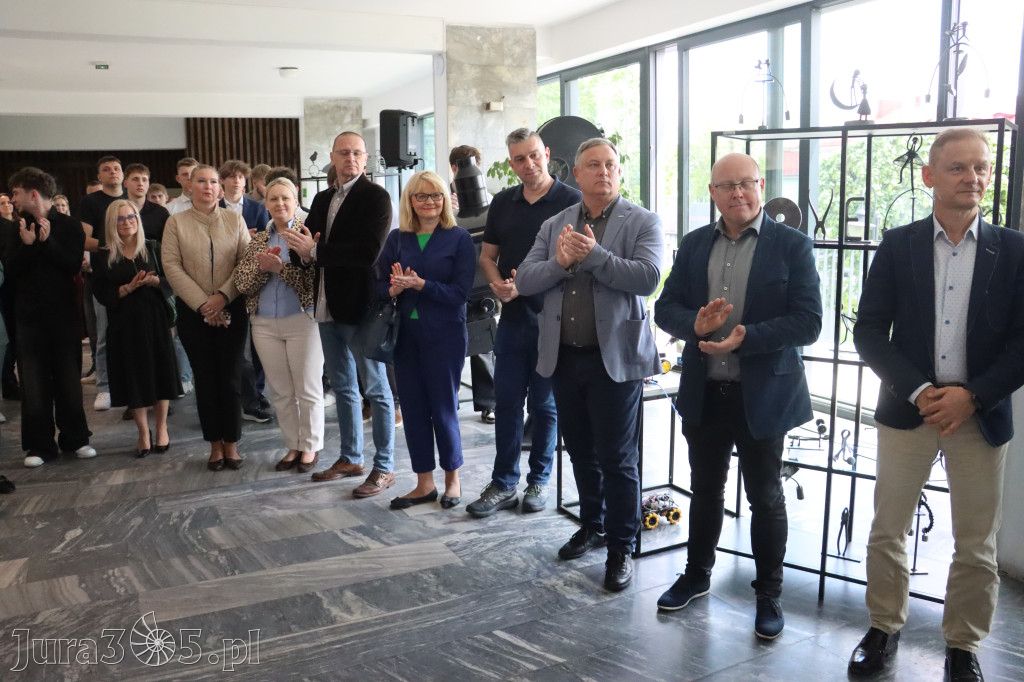 Fotorelacja: „Lato na propsie” - wernisaż wystawy w MOK Zawiercie