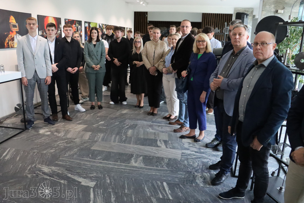 Fotorelacja: „Lato na propsie” - wernisaż wystawy w MOK Zawiercie