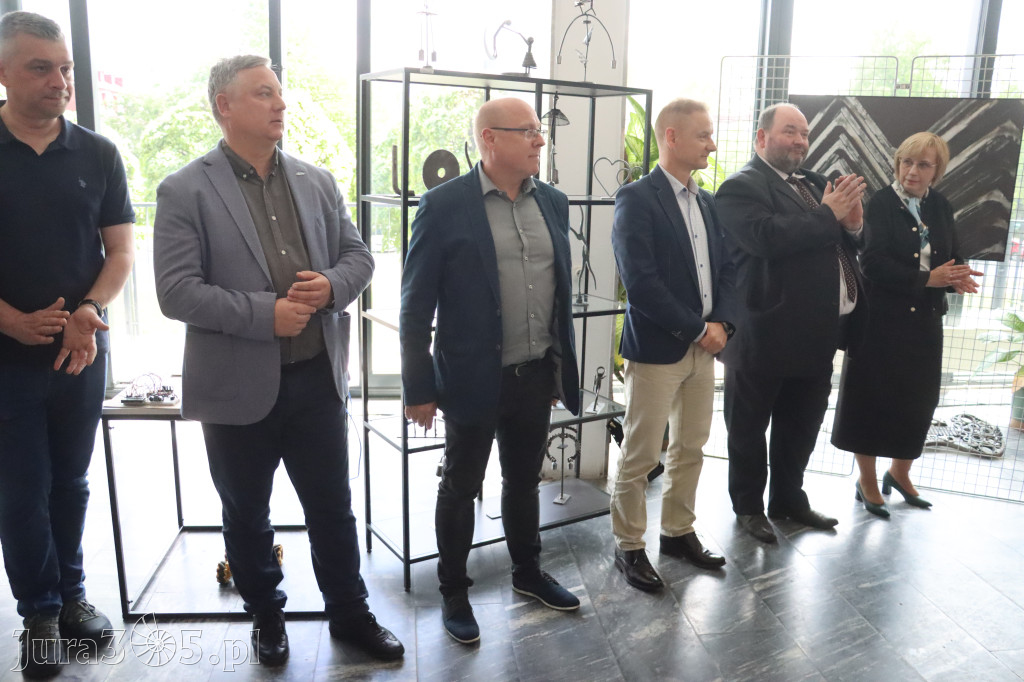 Fotorelacja: „Lato na propsie” - wernisaż wystawy w MOK Zawiercie