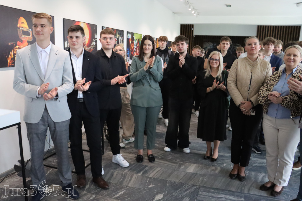 Fotorelacja: „Lato na propsie” - wernisaż wystawy w MOK Zawiercie