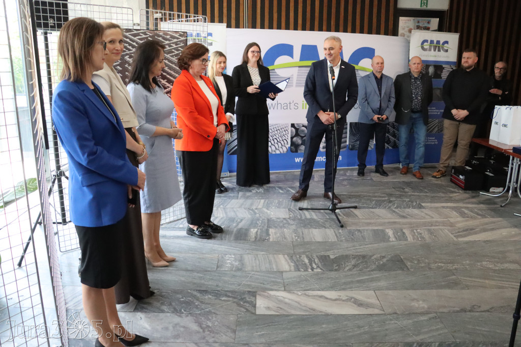 Fotorelacja: „Lato na propsie” - wernisaż wystawy w MOK Zawiercie