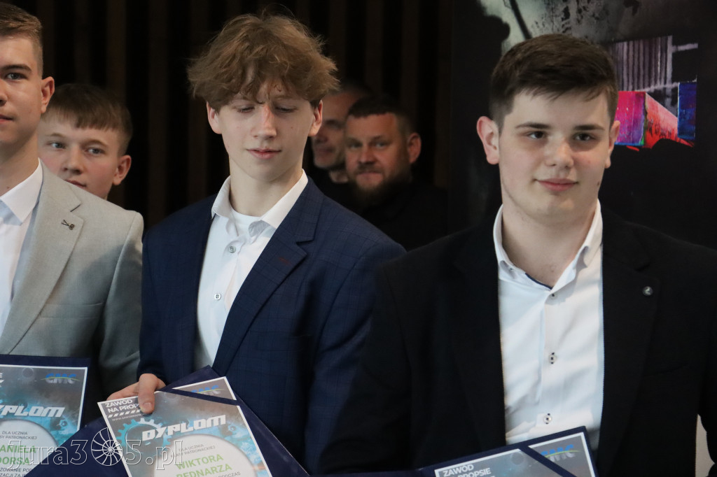 Fotorelacja: „Lato na propsie” - wernisaż wystawy w MOK Zawiercie