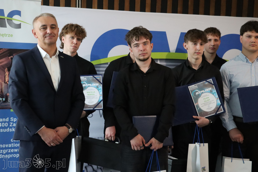 Fotorelacja: „Lato na propsie” - wernisaż wystawy w MOK Zawiercie