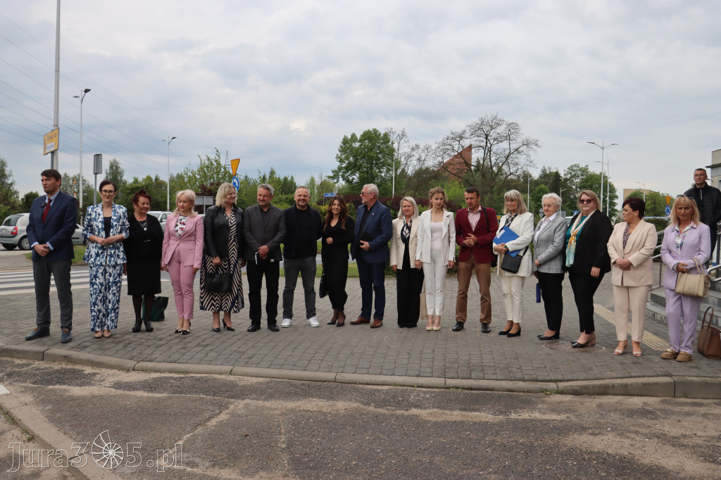 Fotorelacja: Pokaz Musztry Paradnej w wykonaniu uczniów Kwiatkowskiego w Myszkowie