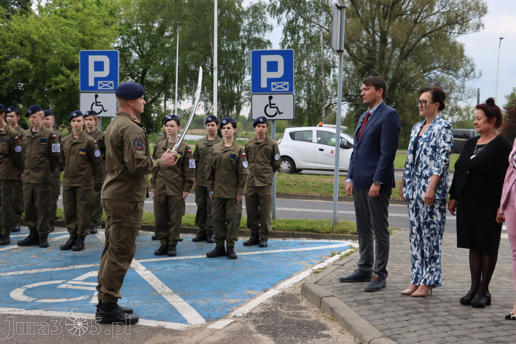 Fotorelacja: Pokaz Musztry Paradnej w wykonaniu uczniów Kwiatkowskiego w Myszkowie