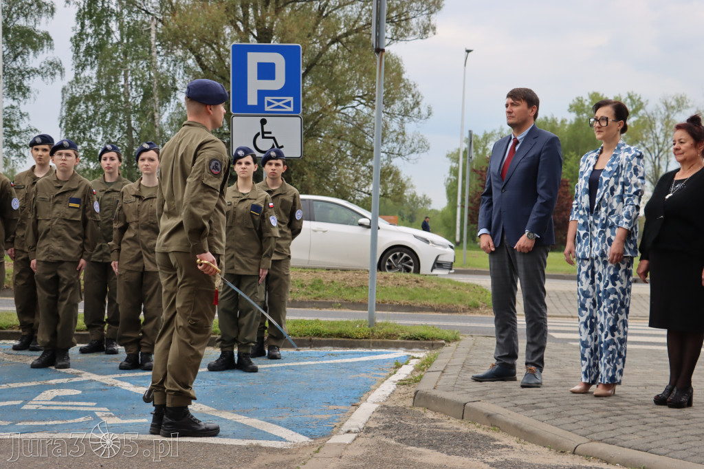 Fotorelacja: Pokaz Musztry Paradnej w wykonaniu uczniów Kwiatkowskiego w Myszkowie