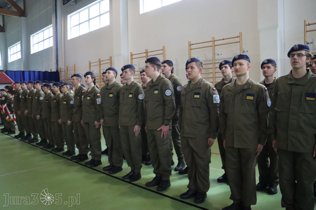 Fotorelacja: Pokaz Musztry Paradnej w wykonaniu uczniów Kwiatkowskiego w Myszkowie