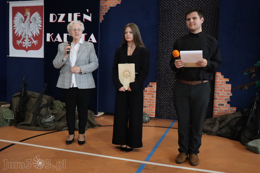 Fotorelacja: Pokaz Musztry Paradnej w wykonaniu uczniów Kwiatkowskiego w Myszkowie