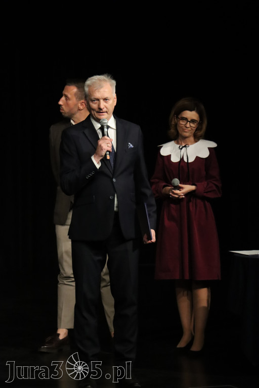 Fotorelacja I: Premiera charytatywnego przedstawienia „Proszę zachować powagę” w Myszkowie