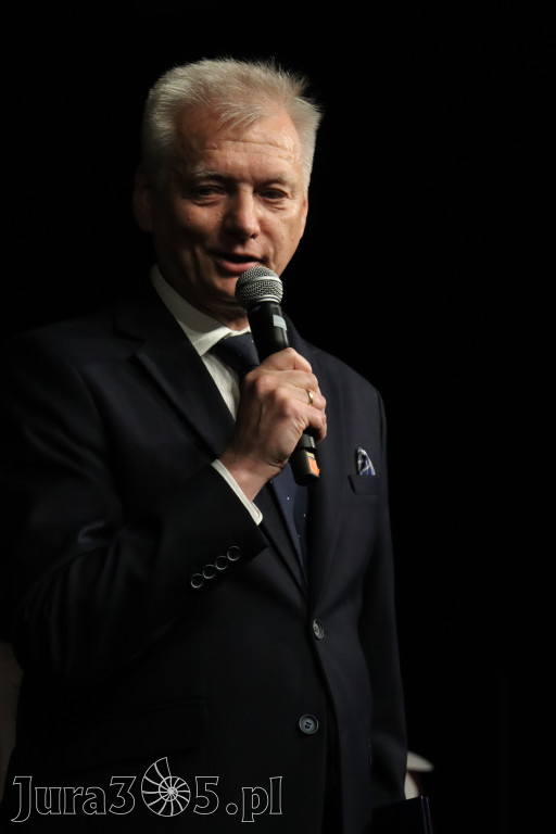 Fotorelacja I: Premiera charytatywnego przedstawienia „Proszę zachować powagę” w Myszkowie